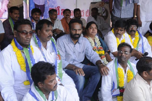 Illegal Properties, Chanchalguda Jail, YSRCP President, YS Jagan, CBI Enquiry, Supreme Court Orders CBI, Doubt On Jagan Release, Second Grade Leaders, Mysoora Reddy, SV Subba Reddy, Mekapati Rajamohan Reddy, Senior Leaders, Sharmila Pada Yatra